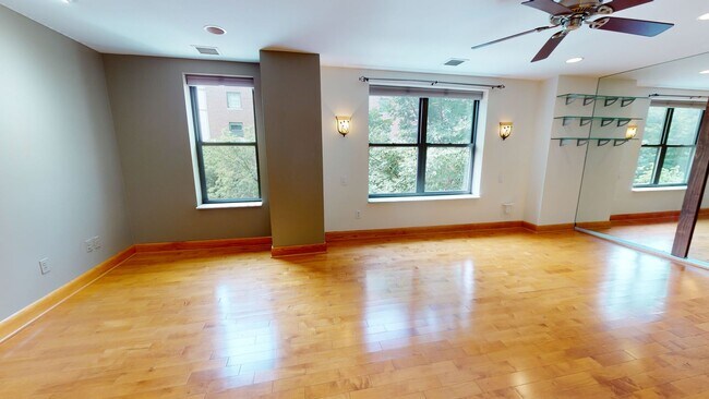 Building Photo - Kalorama Two Bedroom/Two Bathroom on Quiet Street-Updated Steam Shower, Washer/Dryer In Unit, & M...