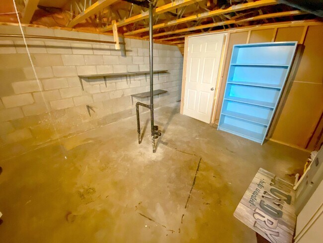 Building Photo - 5602 Wigmore Dr