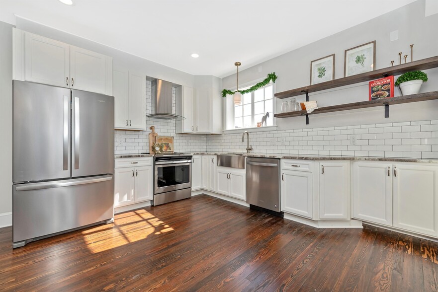 Primary Photo - 6 W 4th St