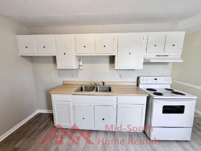 Building Photo - 3899 Kerwin Dr