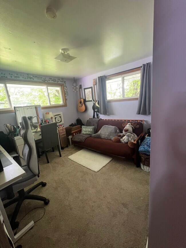 Building Photo - 34 E Drullard Ave