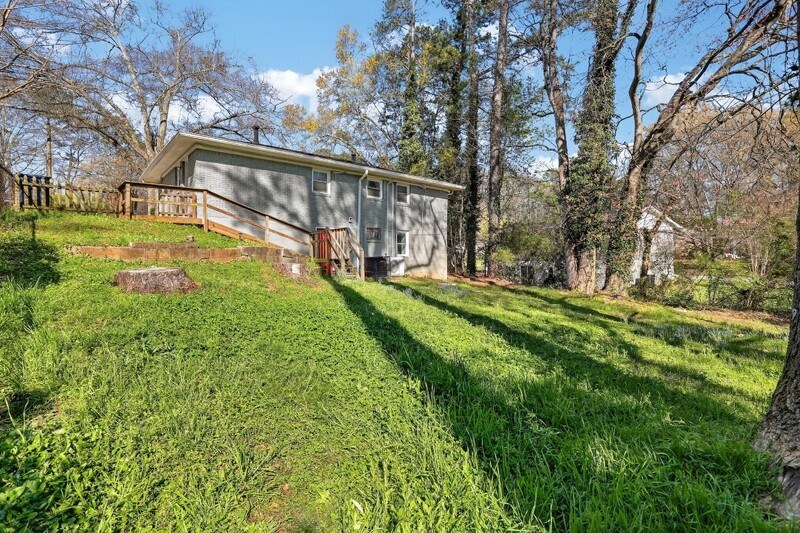 Building Photo - 586 Oakside Dr SW