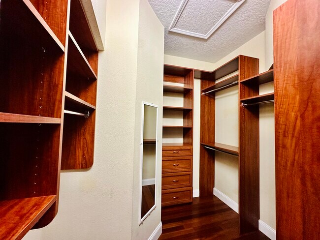 Building Photo - 17928 Timber View St