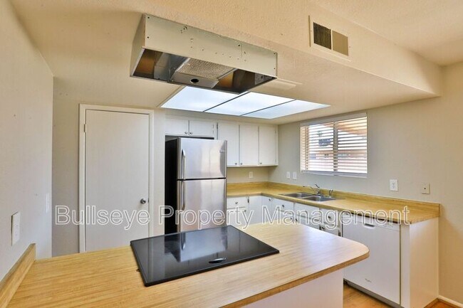 Building Photo - 331 W Pinon Ave