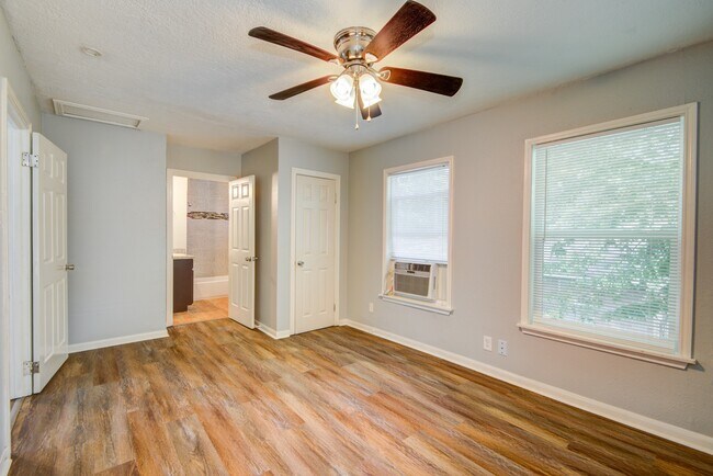 Building Photo - 206 Frawley St