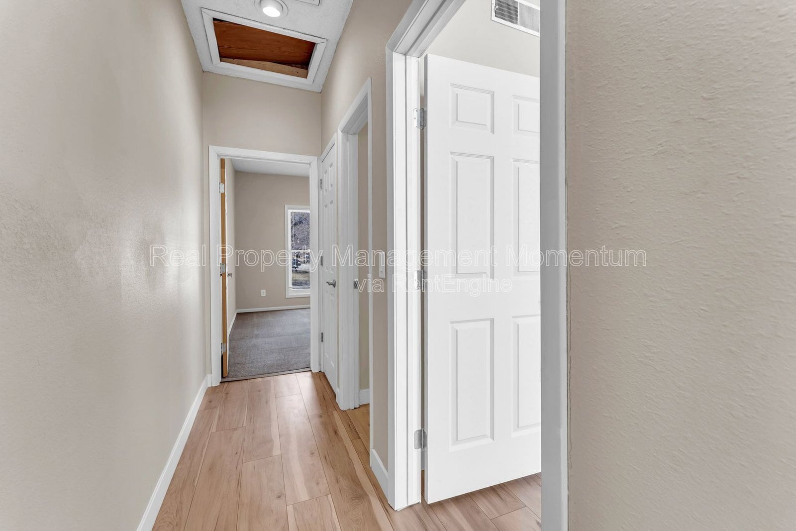 Building Photo - 930 E Primrose St