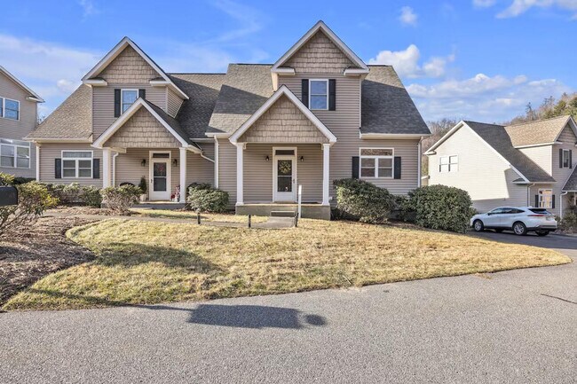 Building Photo - 270 Creatwood Trail