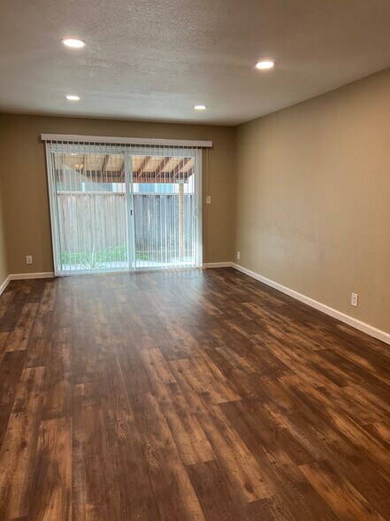 Family room - 5287 Snow Dr