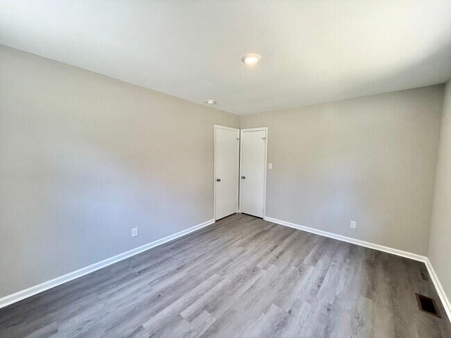 Building Photo - Johnson Street [2 UNITS]