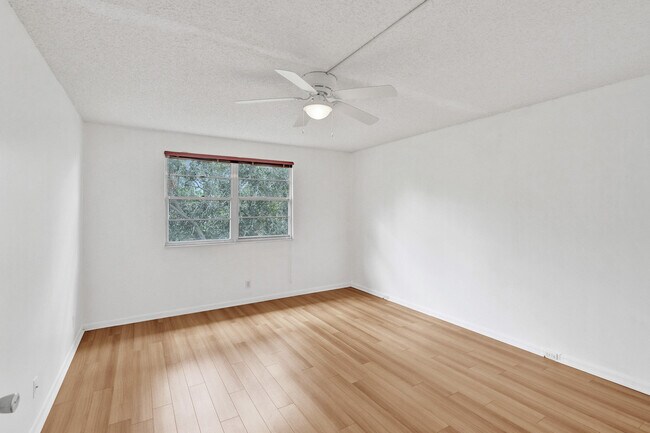 Building Photo - 1501 Cayman Way