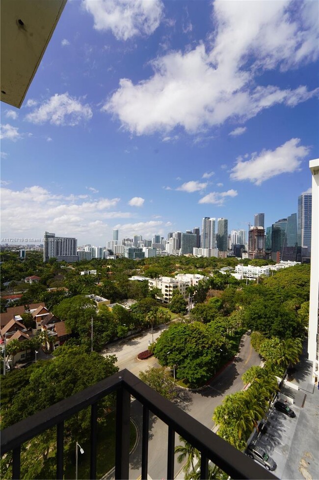 Building Photo - 1915 Brickell Ave