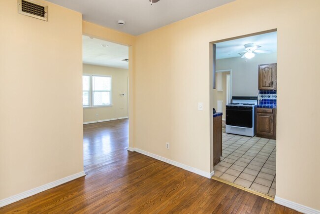 Building Photo - Charming 2-Bedroom Northridge Home with Pr...