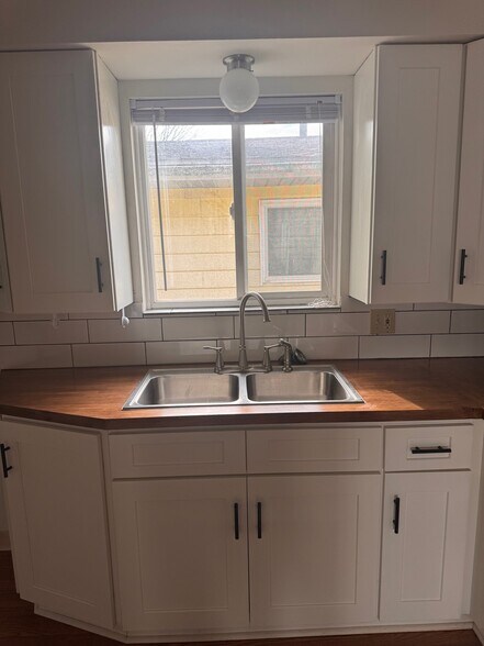 Building Photo - 1196 Knox Ave