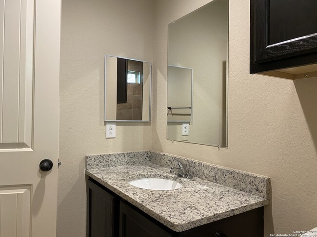 Building Photo - 6958 Lakeview Dr.