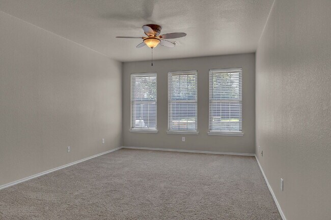 Building Photo - "Luxurious 4-Bedroom, 2.5 Bath Retreat wit...
