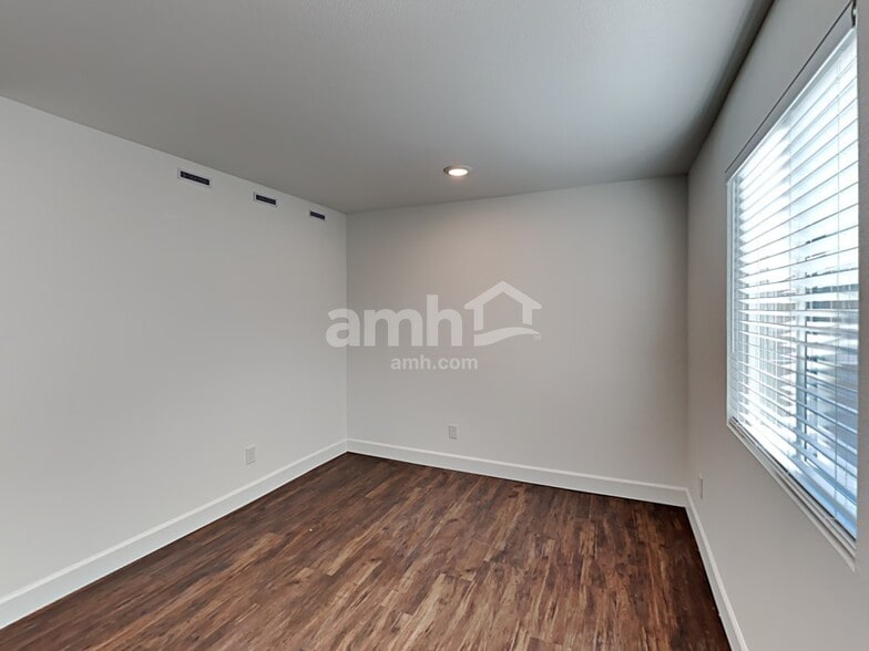 Building Photo - 8957 Tiger Tooth Ave