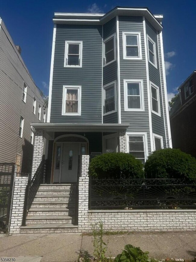 Primary Photo - 138 S 11th St