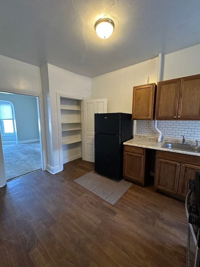 Building Photo - 940 W Princess St