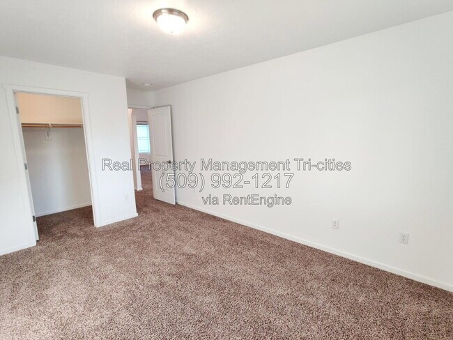 Building Photo - 5825 Sidon Ln
