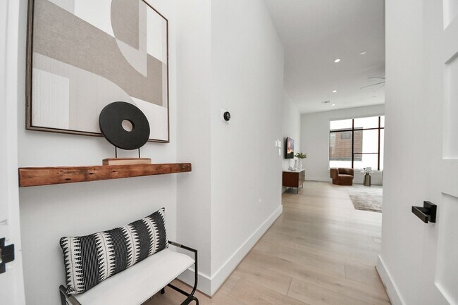 Building Photo - 5327 S Braeswood Blvd