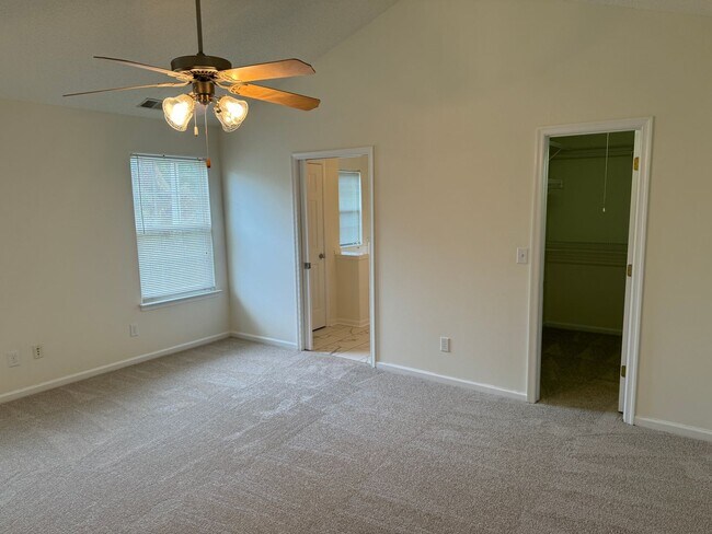 Building Photo - VILLAS AT LAKE LAWSON