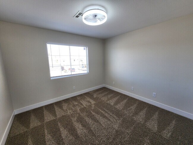 Building Photo - In the Heart of Green Valley Ranch