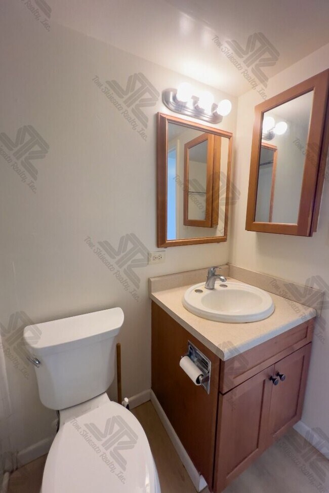 Building Photo - 2 Bedrooms | 1 Bathroom | in Makiki