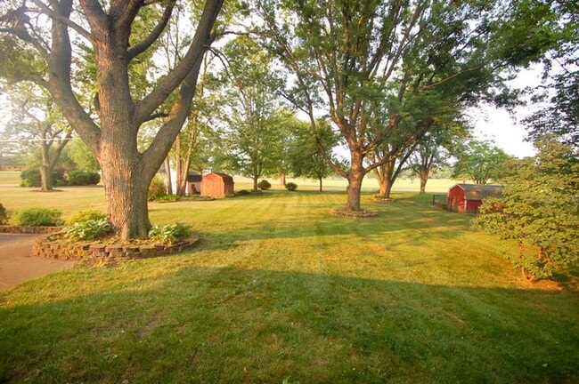 Building Photo - 3 Bedroom 2 Bathroom 2 Stall Attached Garage - Boone Iowa