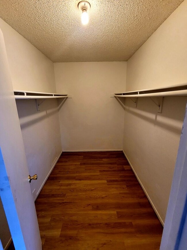 Building Photo - You will love this 2 bedroom 1.5 bath in 29 Palms  Close to Marine Base