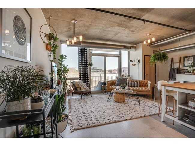 Primary Photo - 730 N 4th St