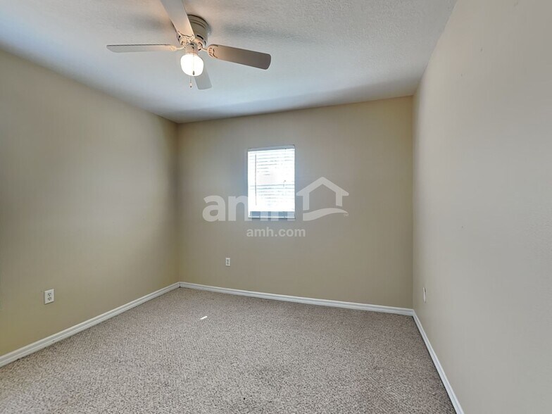 Building Photo - 6924 Lake Eaglebrooke Dr