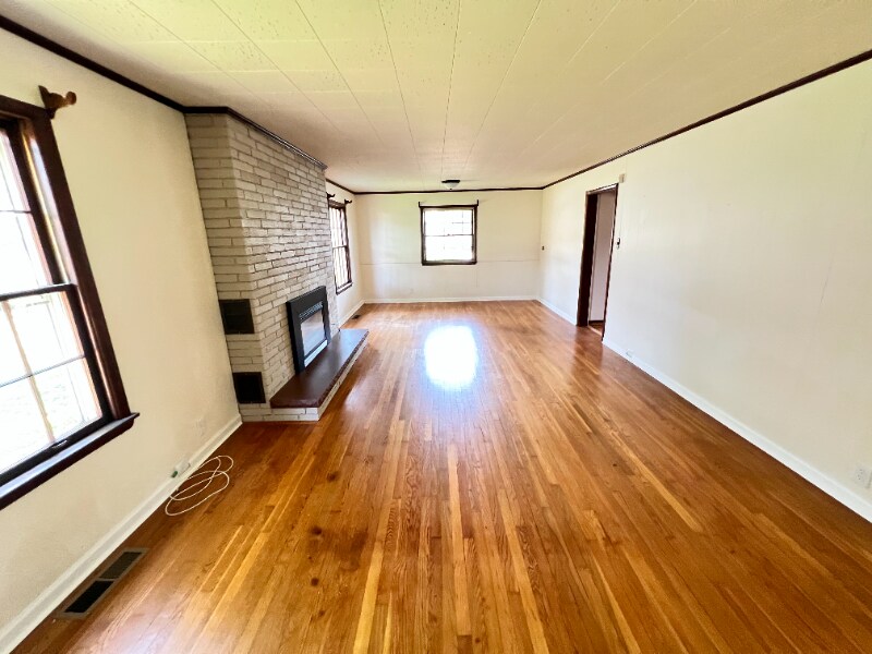 Building Photo - 15 Mann Ct