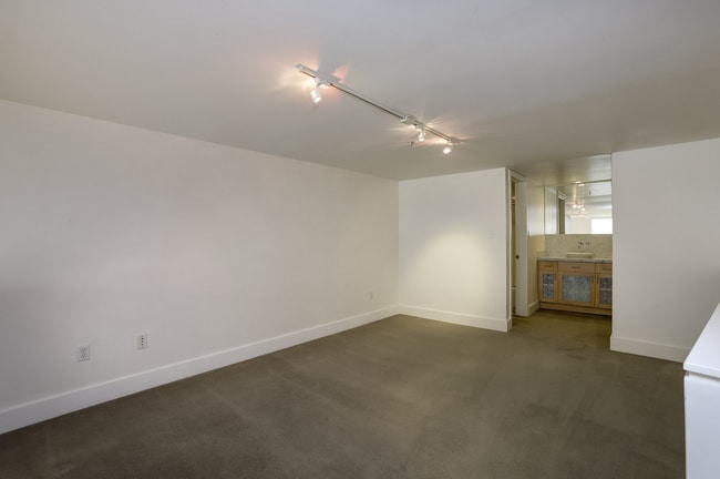 Building Photo - Luxurious Live/Work Loft in great DogPatch...