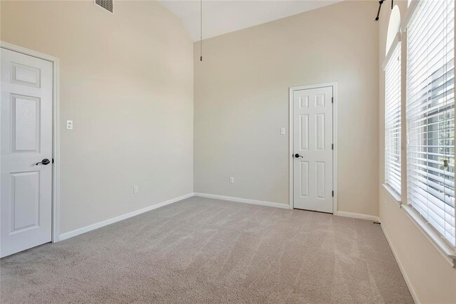 Building Photo - 209 Highland Horizon