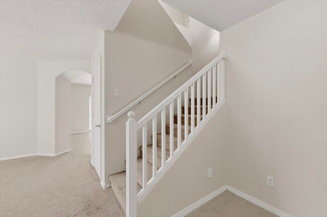 Building Photo - 2713 Violeta Cir SE