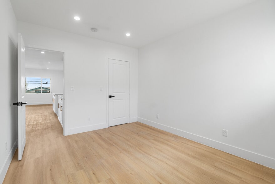 Building Photo - 301 S Cabrillo Ave