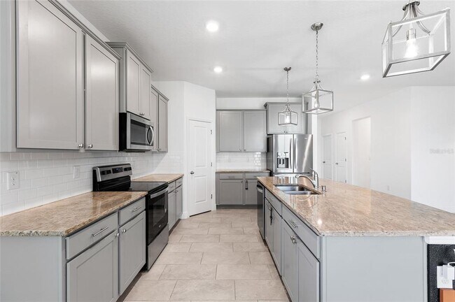 Building Photo - 33034 Sand Creek Dr