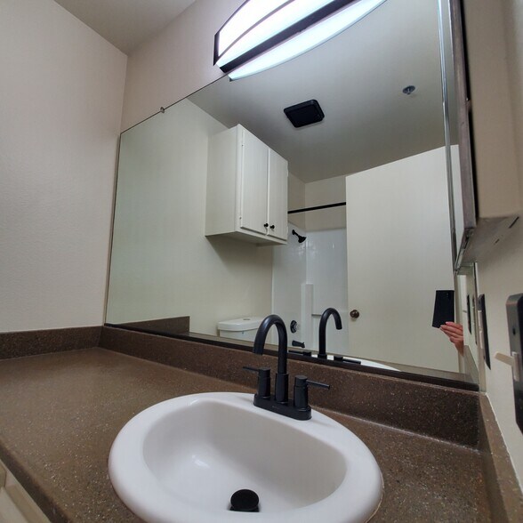 Bath - 351 N Ford Ave