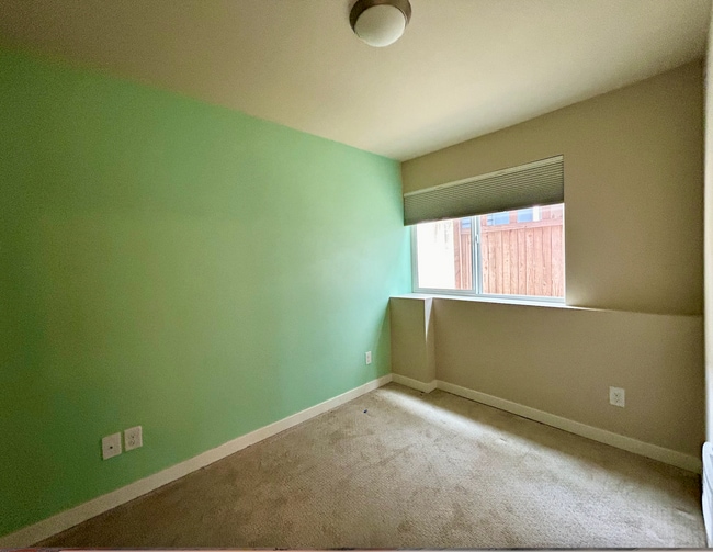 Building Photo - Mount Baker/Columbia City Townhouse