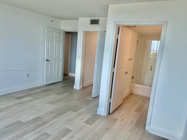 Building Photo - 3000 Coral Wy