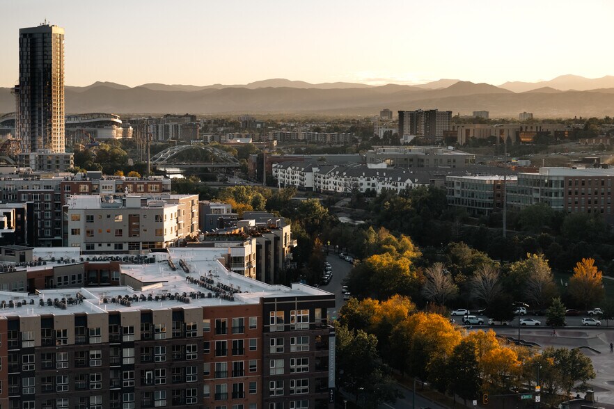 Building Photo - 2000 Little Raven St