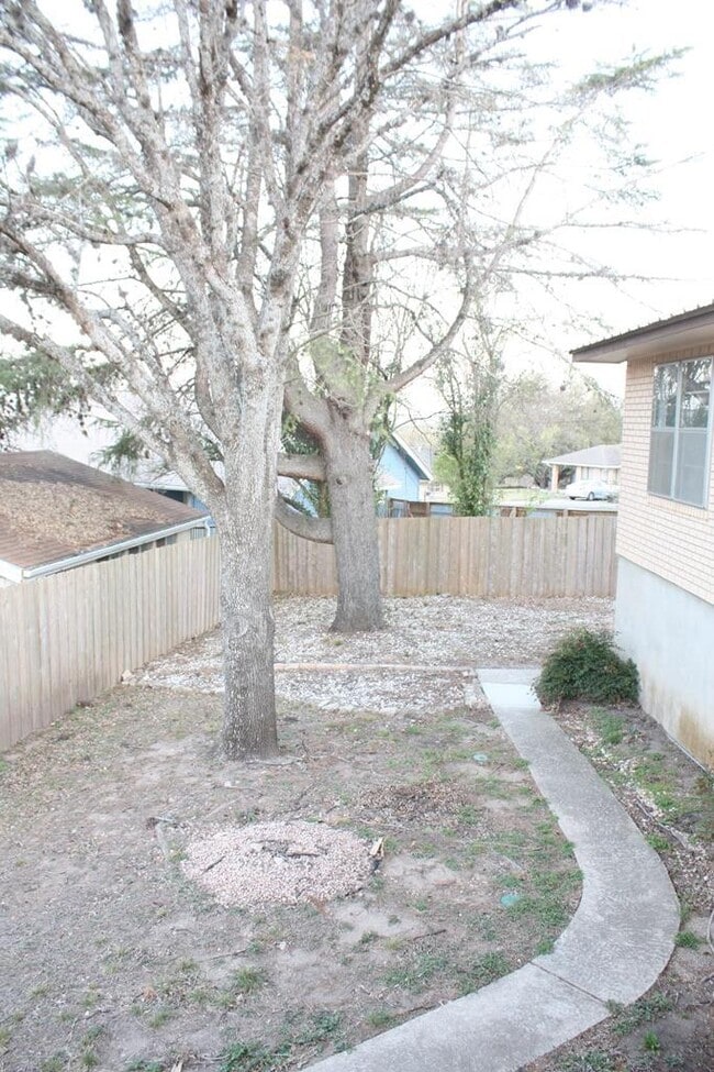 Building Photo - 1316 Carol Ann Dr