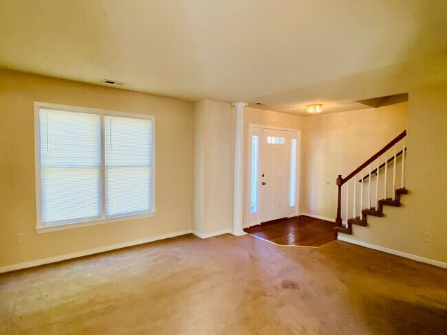 Building Photo - Beautiful and Spacious 3bdrm/2.5bth Home Conveniently Located in Chesterfield County!!