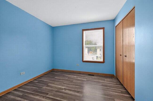Building Photo - 1301 Brookfield Dr