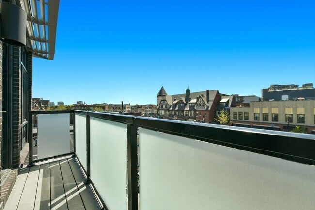 Building Photo - 14 Green St