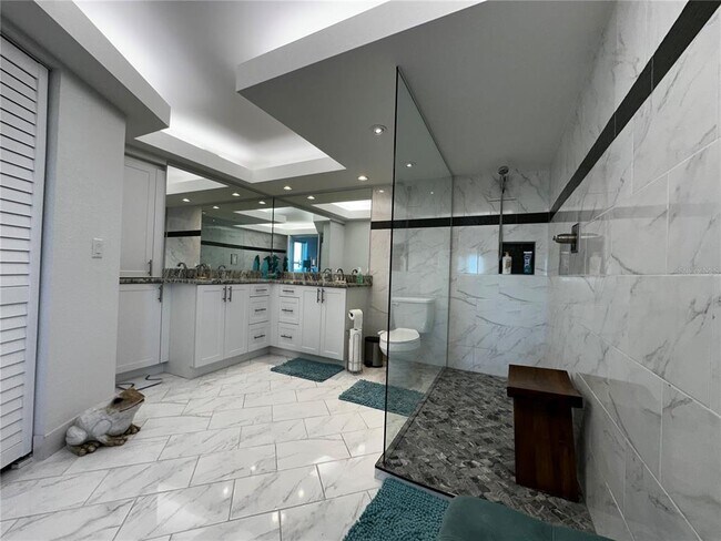 Building Photo - 4900 Brittany Dr S