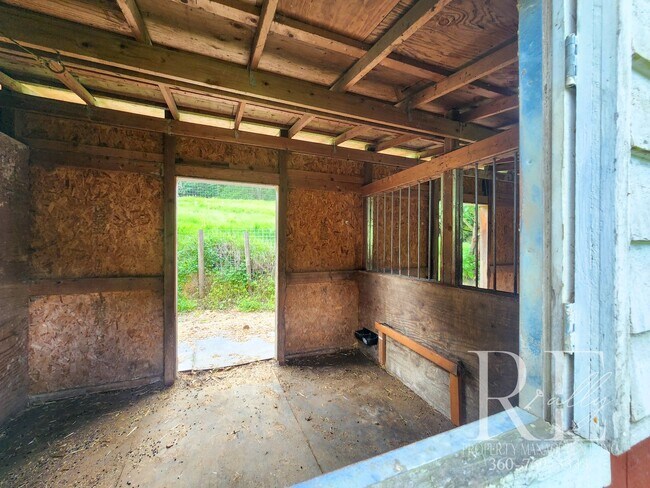 Building Photo - Forest-Edged Retreat with Pasture Access –...