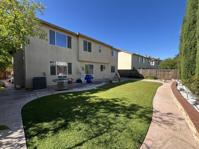 Building Photo - COMING SOON!!! 4 bedroom 3 bathroom home in Elk Grove!