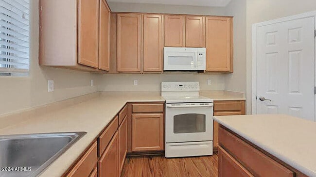 Building Photo - 15406 W Monterosa St