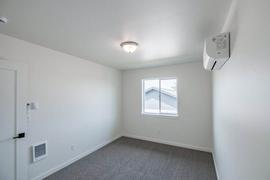 Building Photo - 400 Wagon Wheel Dr